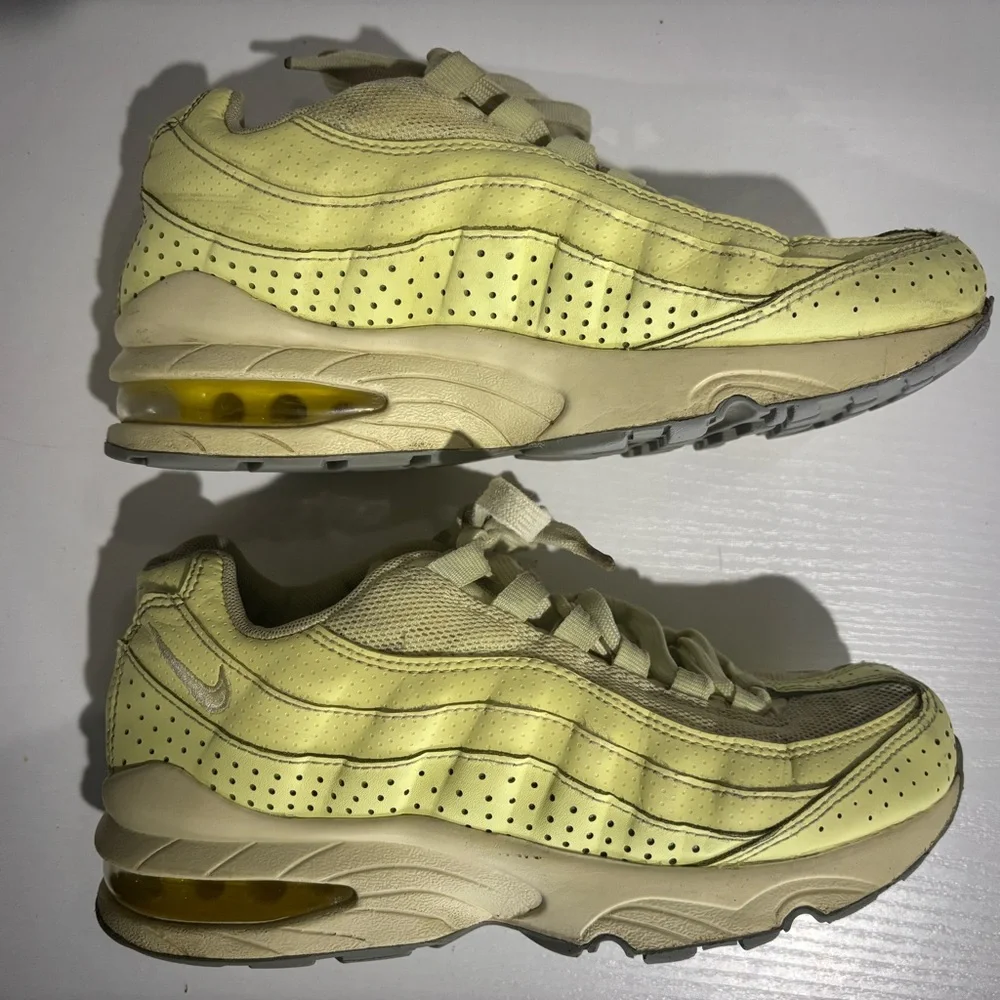 Nike Air Max 95 GS Citron Tint Wolf Grey Sneakers Sz 4.5Y